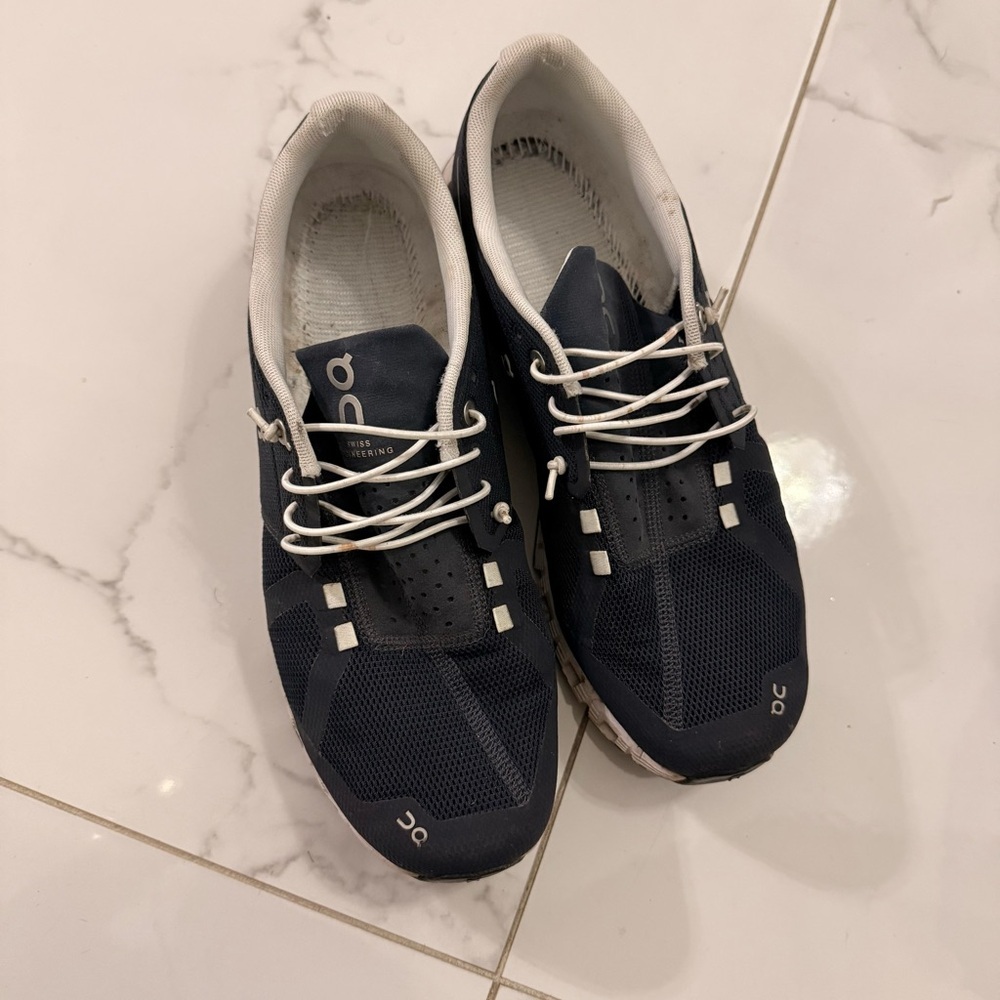 On Running Men's Navy and White Athletic Shoes Size 9.5